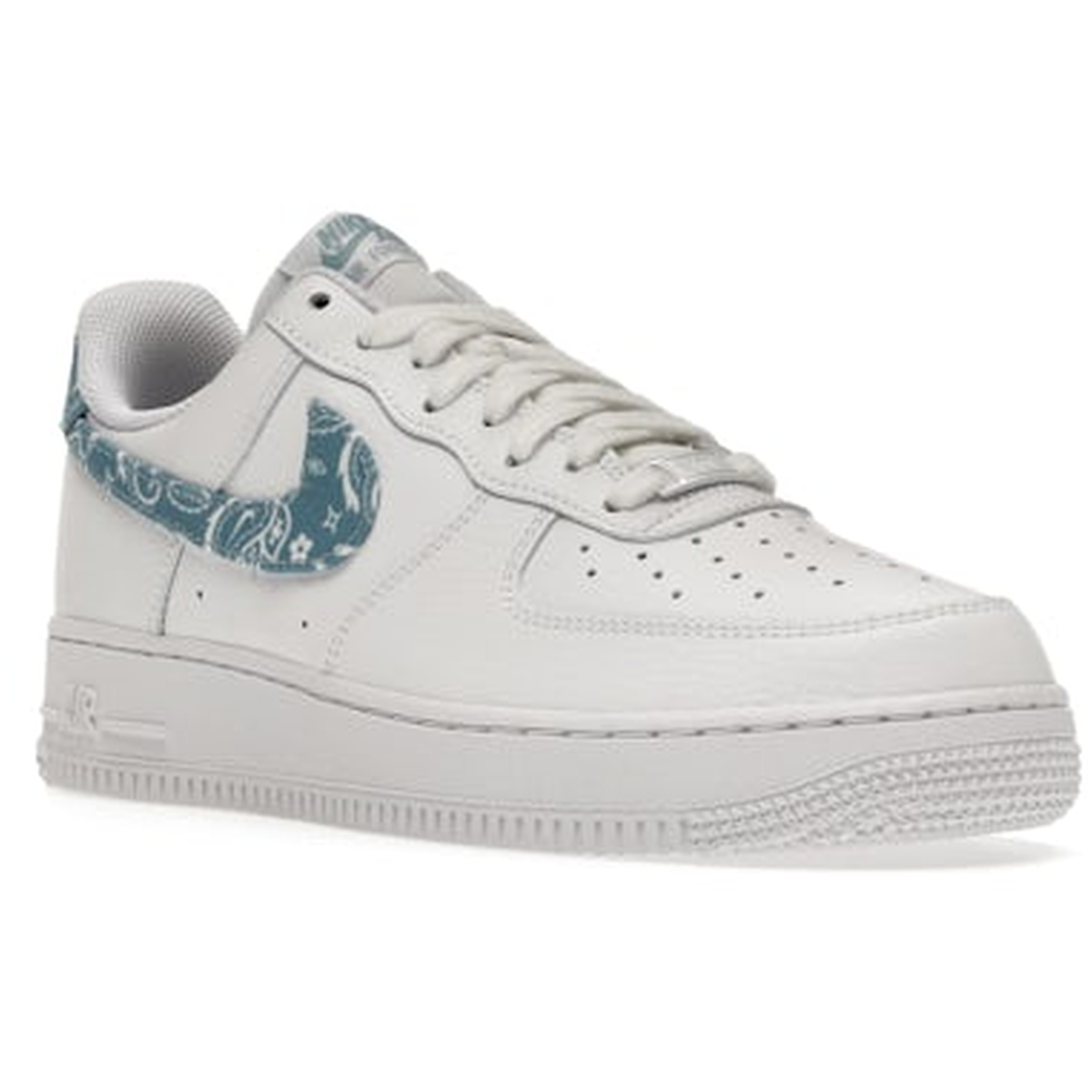 Miniatyrbild av Nike Air Force 1 White Worn Blue Paisley 2