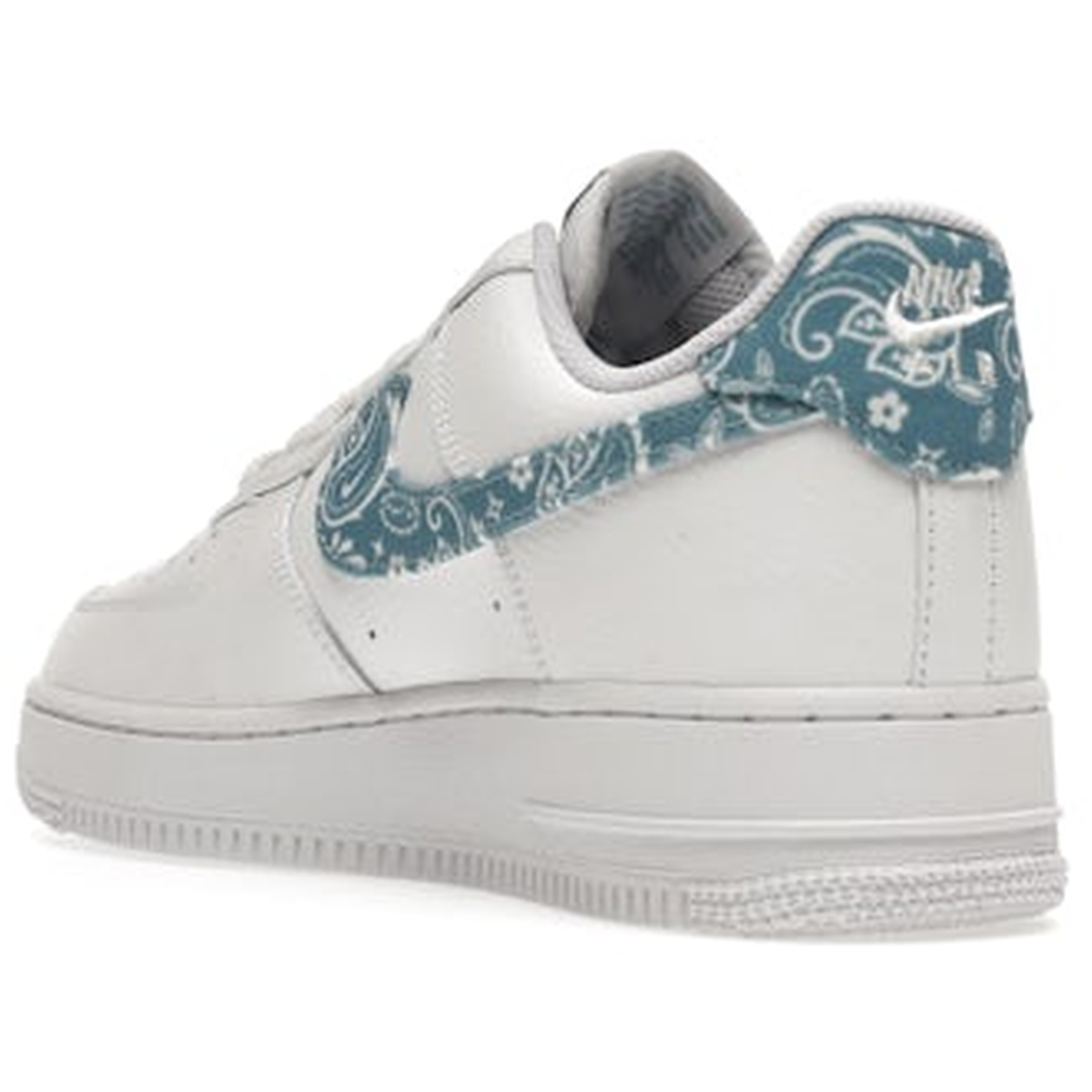 Miniatyrbild av Nike Air Force 1 White Worn Blue Paisley 4
