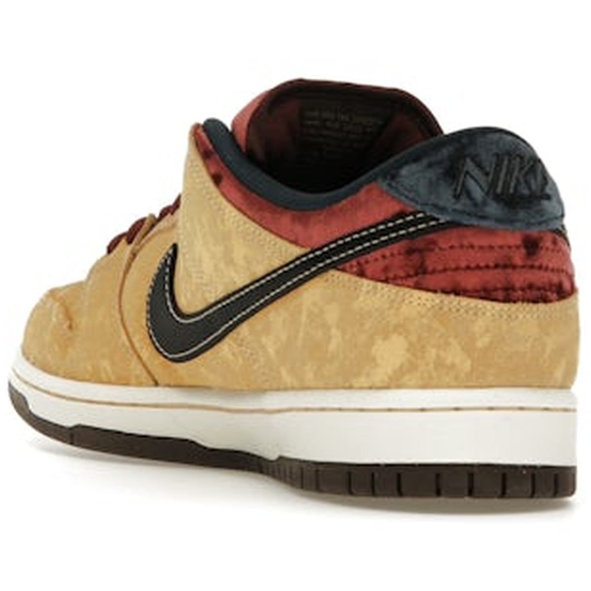 Miniatyrbild av Nike SB Dunk Low City of Cinema 4